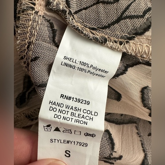 DO+BE Black and Cream Blouse Top V neck Lace  All Over Floral Print S NWOT - Picture 8 of 10